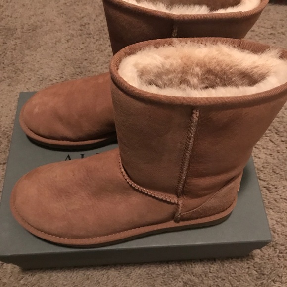 Women’s Ugg Boots Size 9 - Picture 3 of 7